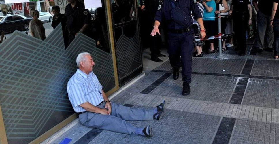 «Συμβόλαιο» εξόντωσης του ελληνισμού – Ωμή παραδοχή από τα γερμανικά ΜΜΕ: Οι λανθασμένες συνταγές του Χάρβαρντ μας οδήγησαν στην εξόντωση